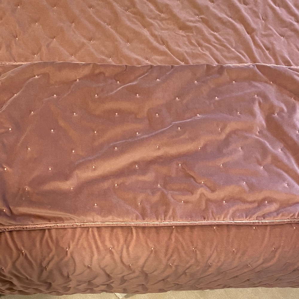 Luxurious Rose Comforter/Pillow Shams Set